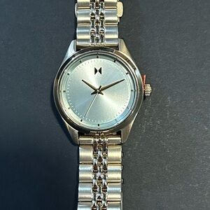 MVMT Rise Watch With 30mm Light Green Face With Golden Bracelet